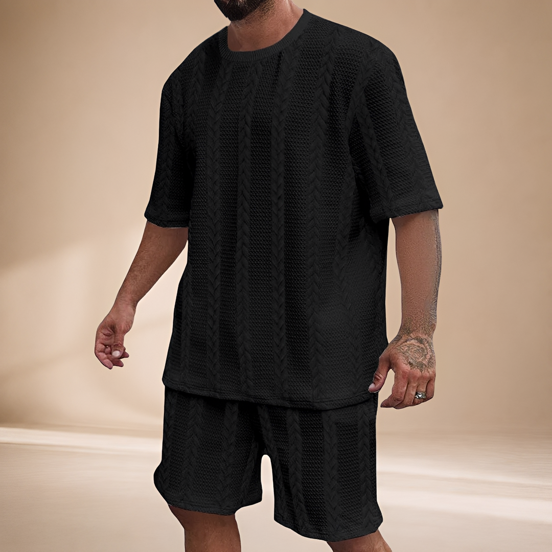 Conjunto de shorts e camiseta masculinos para o verão, estilo relaxado e casual chic, em cores variadas.