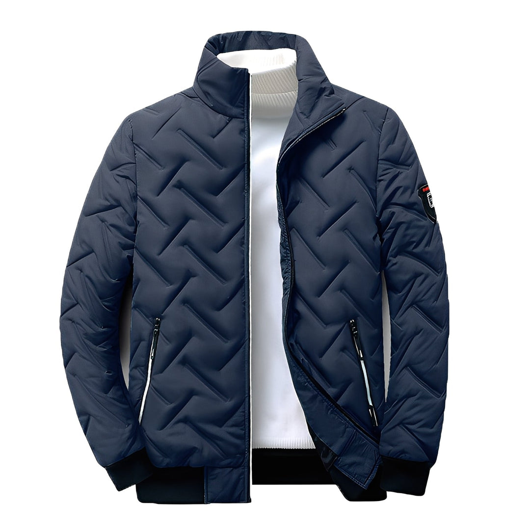 Jaqueta masculina acolchoada Tanner, essencial para o frio, oferece conforto e estilo moderno no inverno.