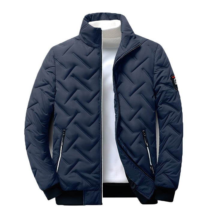 Jaqueta masculina acolchoada Tanner, essencial para o frio, oferece conforto e estilo moderno no inverno.