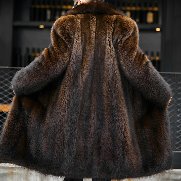 Sobretudo masculino marrom para inverno. Casaco longo elegante e confortável, perfeito para moda casual e social.