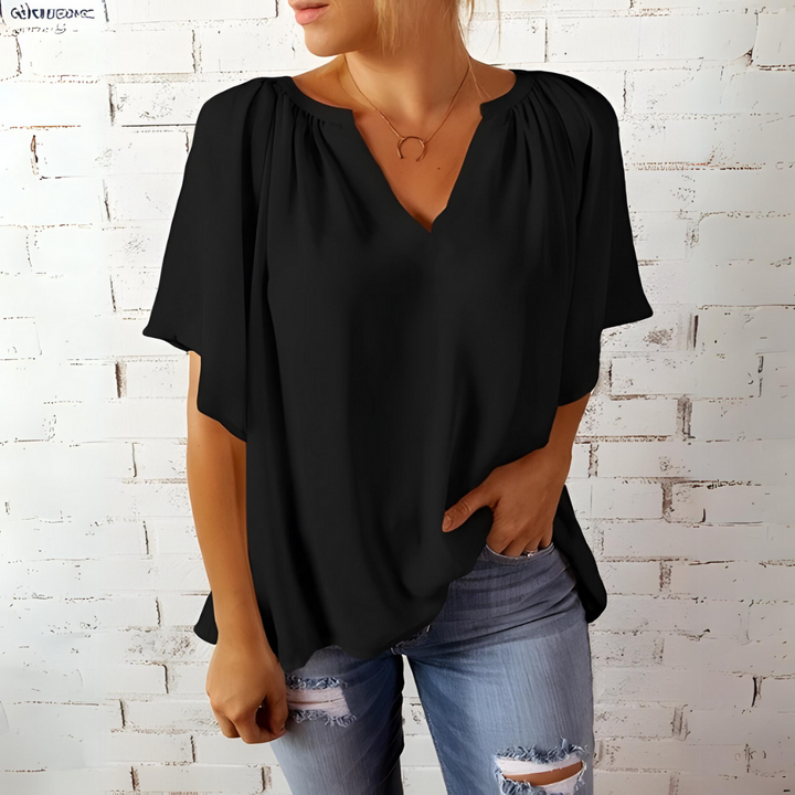 Blusa feminina moderna, decote V, mangas fluidas para um look casual elegante de verão/primavera.