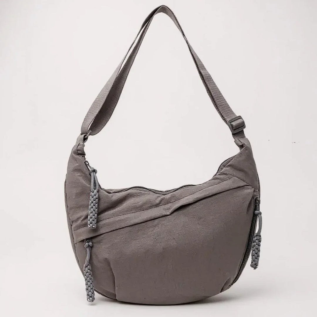 Bolsa de ombro feminina Aria de nylon, acessório essencial para moda e praticidade.