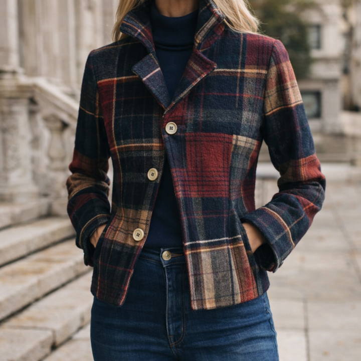 Casaco de mulher xadrez elegante com gola, ideal para primavera/outono. Perfeito para um look de entretempos.