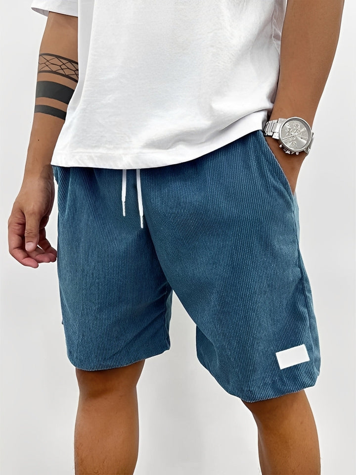 Shorts masculinos estilosos para o verão, tendência casual. Roupa de lazer que oferece conforto e modernidade.