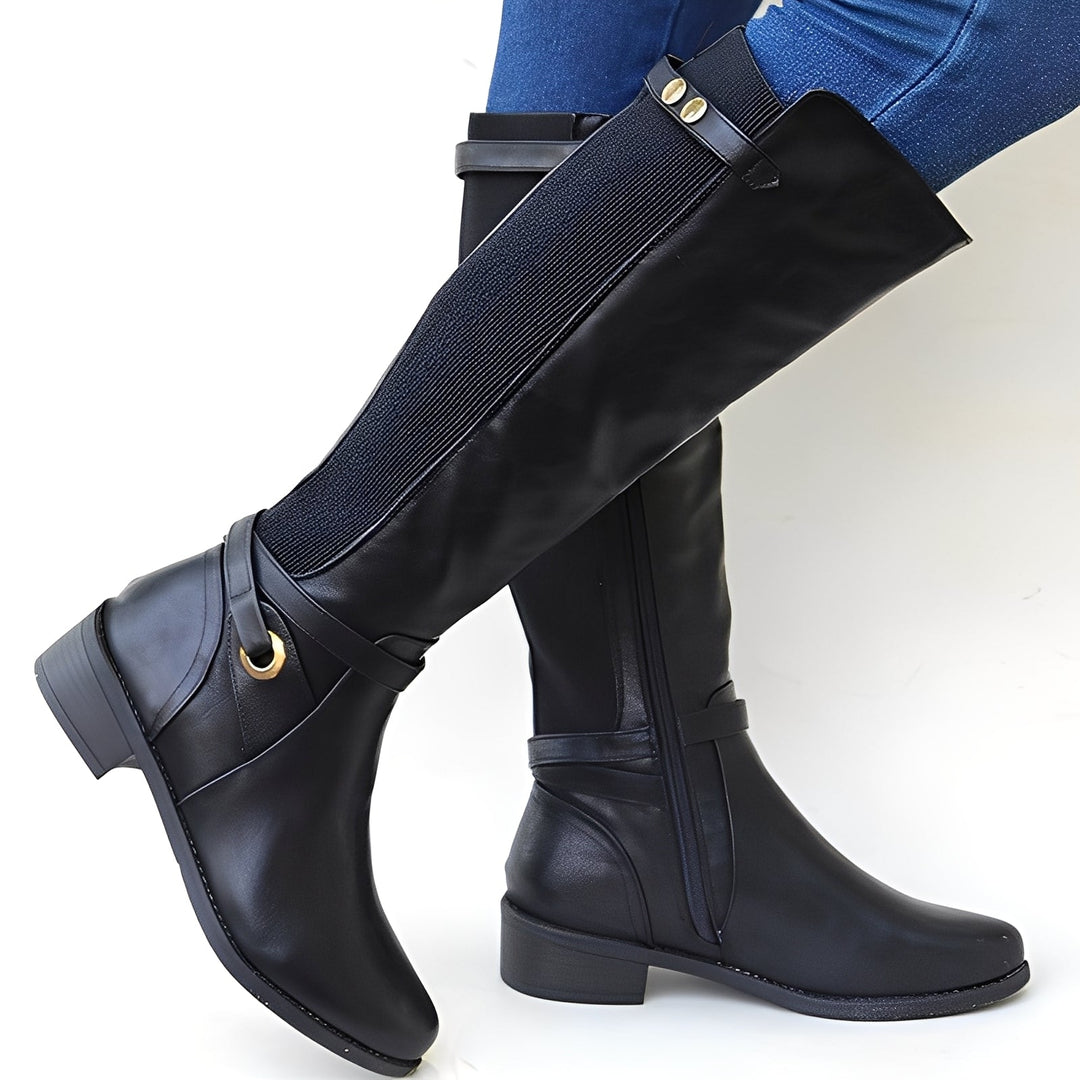 Estilo feminino: Botas robustas marrom/preto. Calçado clássico casual para o inverno, com conforto e durabilidade.