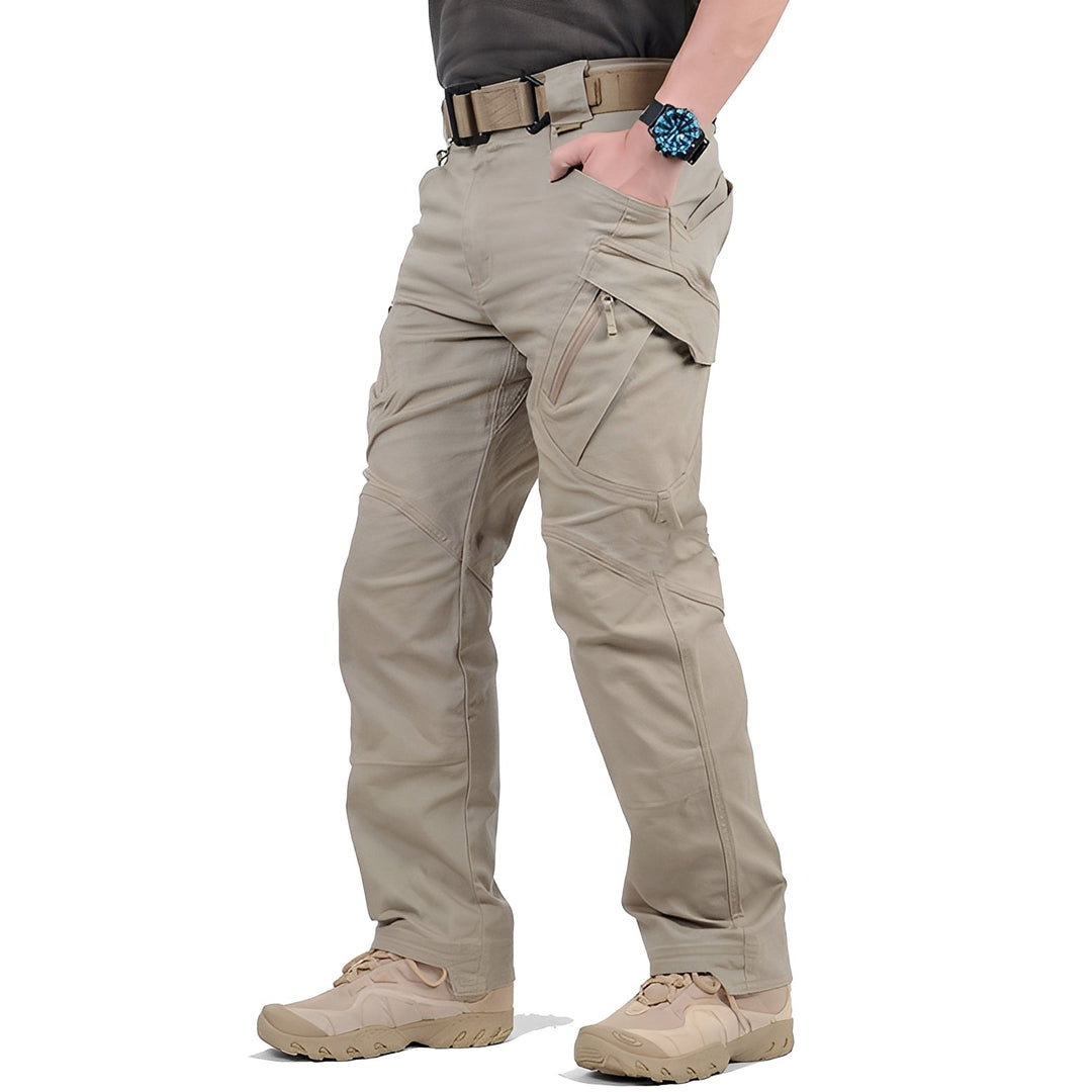 Calça cargo masculina tática casual verde com múltiplos bolsos. Estilo moderno e conforto durável para o dia a dia.