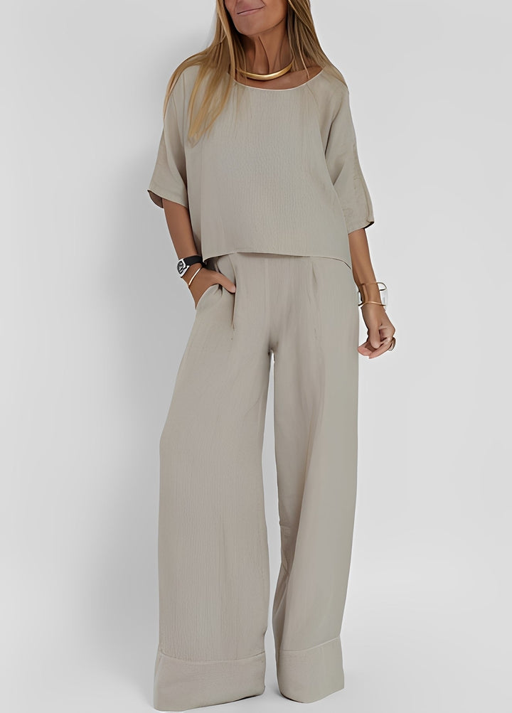 Estiloso conjunto feminino casual de duas peças. Moda feminina para lazer, look completo e confortável.