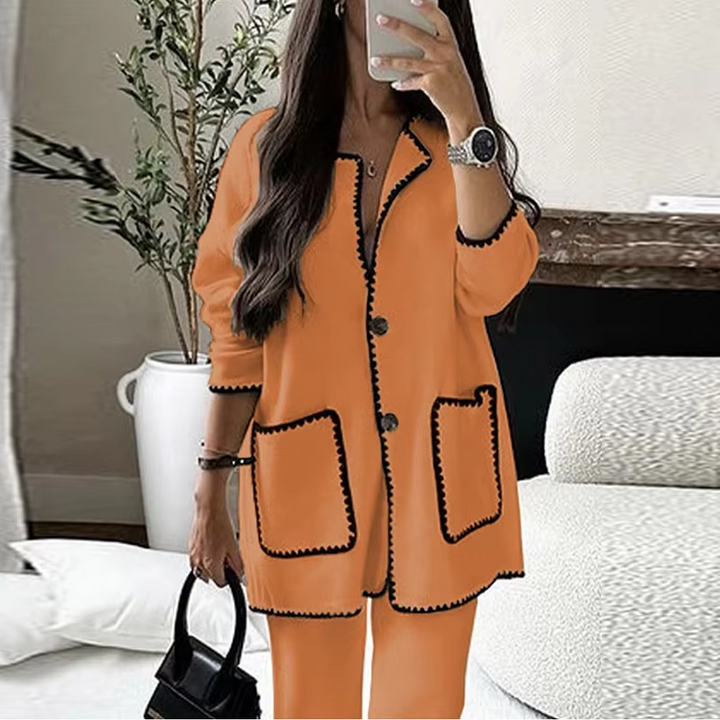 Detalhe do conjunto feminino casual de duas peças, mostrando o tecido confortável e o design versátil.