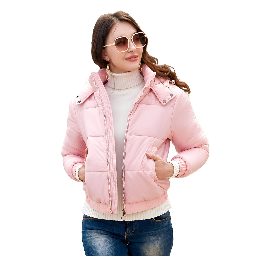 Casaco feminino elegante com capuz brilhante, perfeito para o inverno e moda urbana.