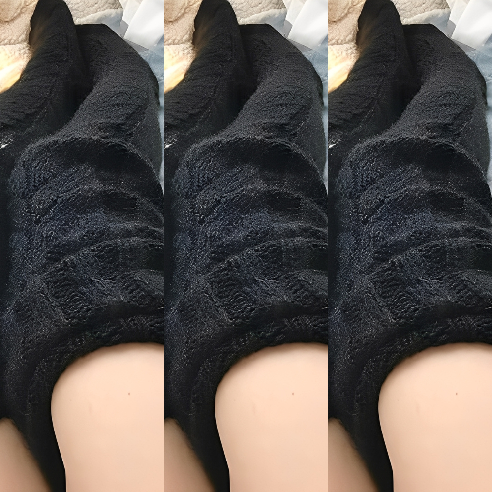 Detalhe de moda inverno: meias femininas acima do joelho, que oferecem calor e elegância.