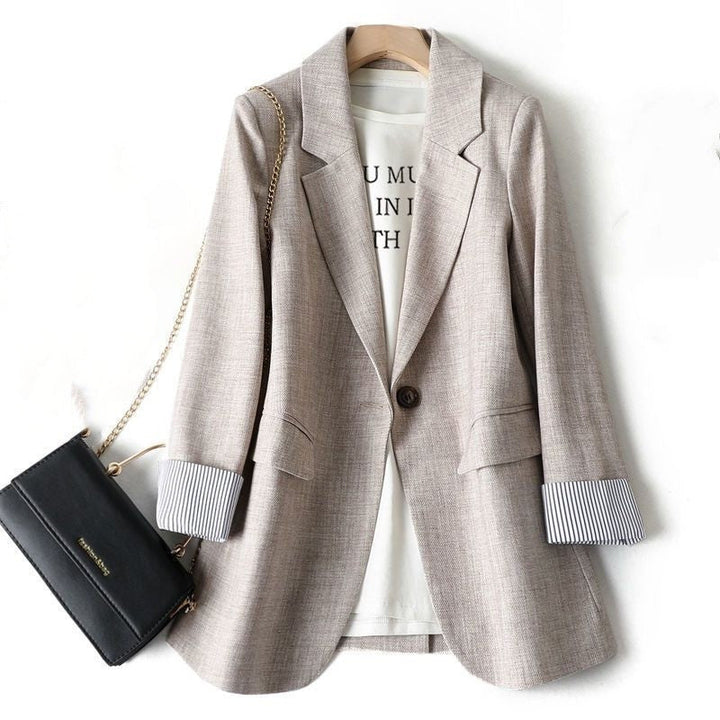Blazer feminino Nettie elegante, ideal para estilo profissional e versátil. Perfeito para moda trabalho e roupa social.