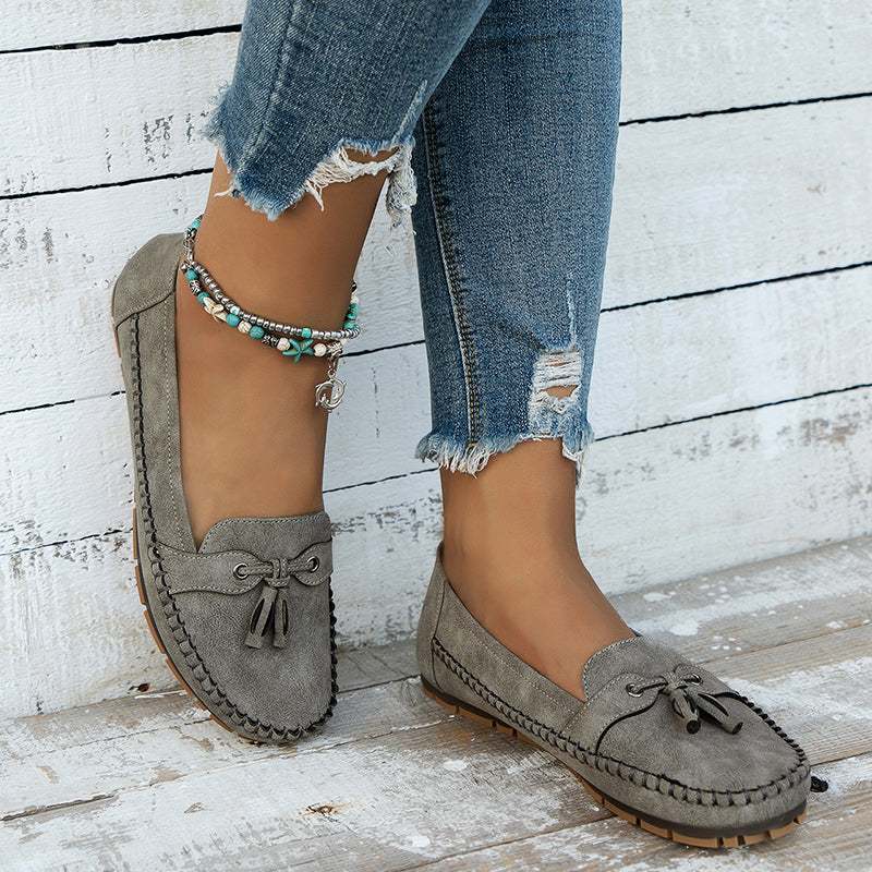 Mocassim feminino marrom Elisa, calçado versátil para diversas ocasiões.