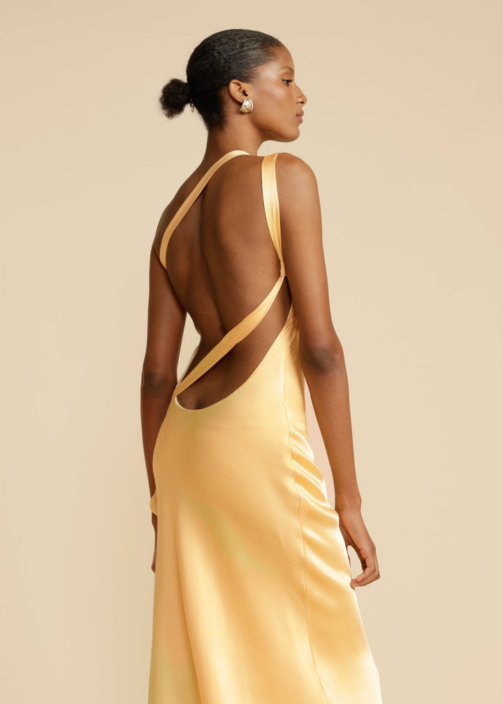 Vestido azul marinho ombro único, elegante com detalhes nas costas, para look sofisticado.