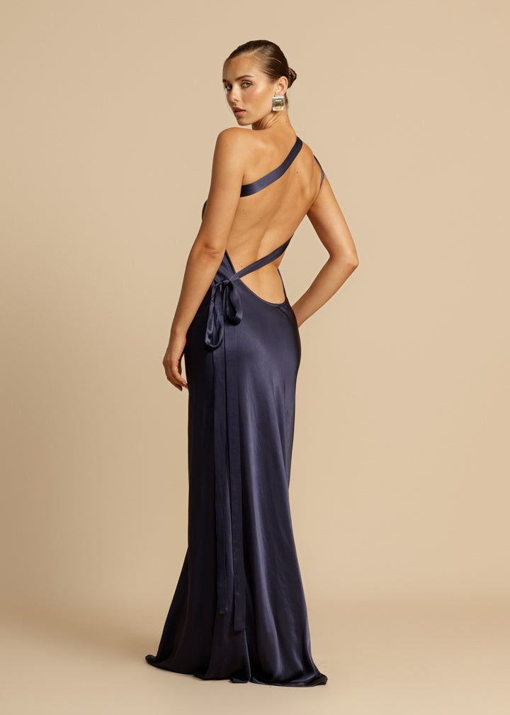 Vestido azul royal feminino, longo e elegante, com ombro único, para um visual impactante.