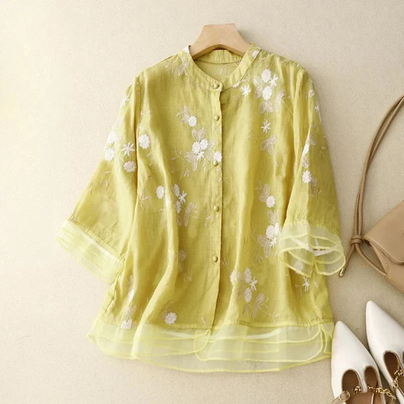 Confortável blusa feminina bordada, ideal para o dia a dia e eventos de verão.