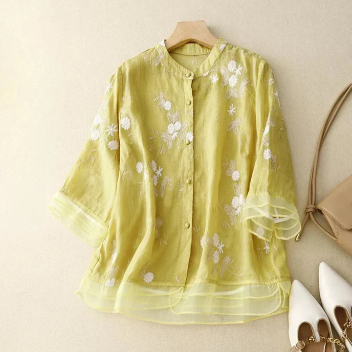 Confortável blusa feminina bordada, ideal para o dia a dia e eventos de verão.