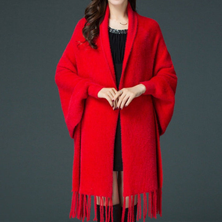 Roupa feminina casual chic: casaco elegante com franjas para um estilo outono moderno, super confortável.