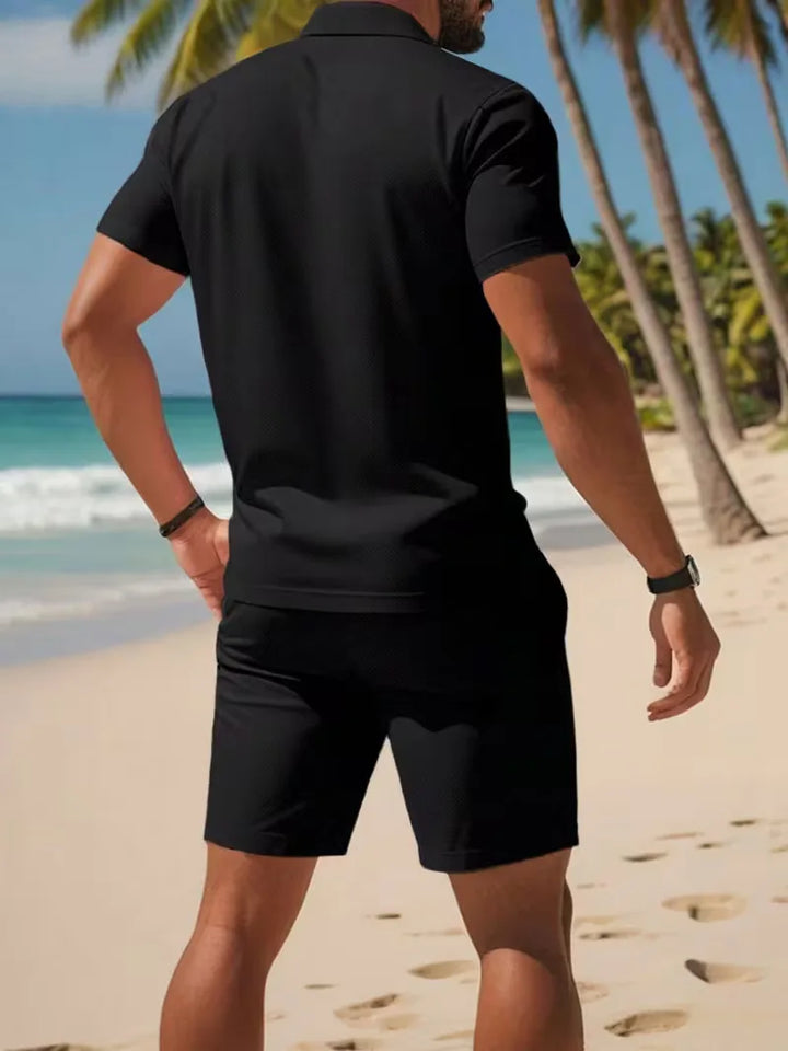 Polo e calção: o conjunto masculino ideal para um verão ativo e casual.