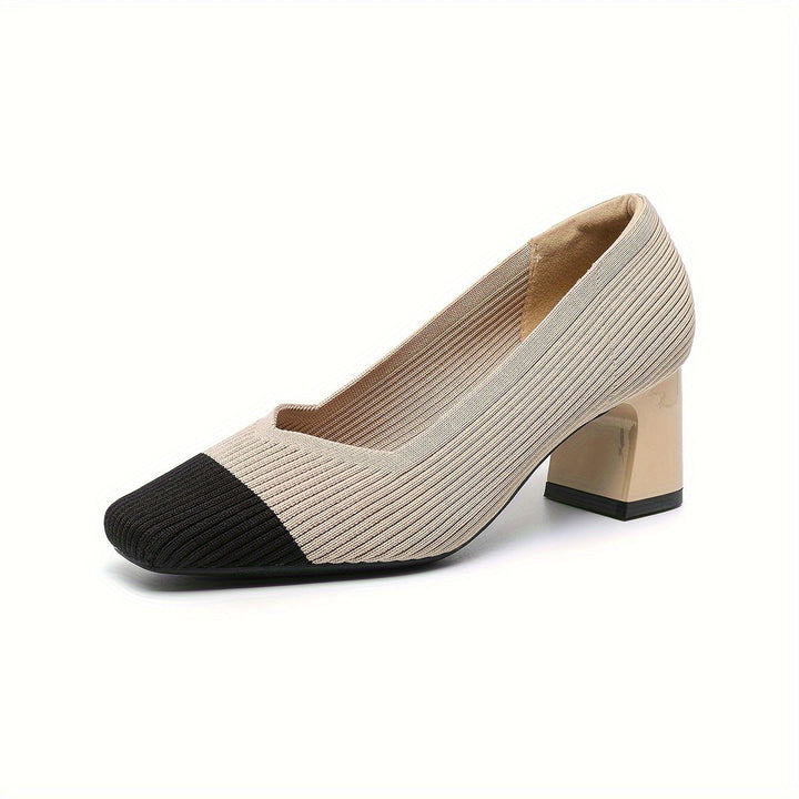 Sapatos de escritório femininos com salto bloco, unindo estilo, conforto e estabilidade.