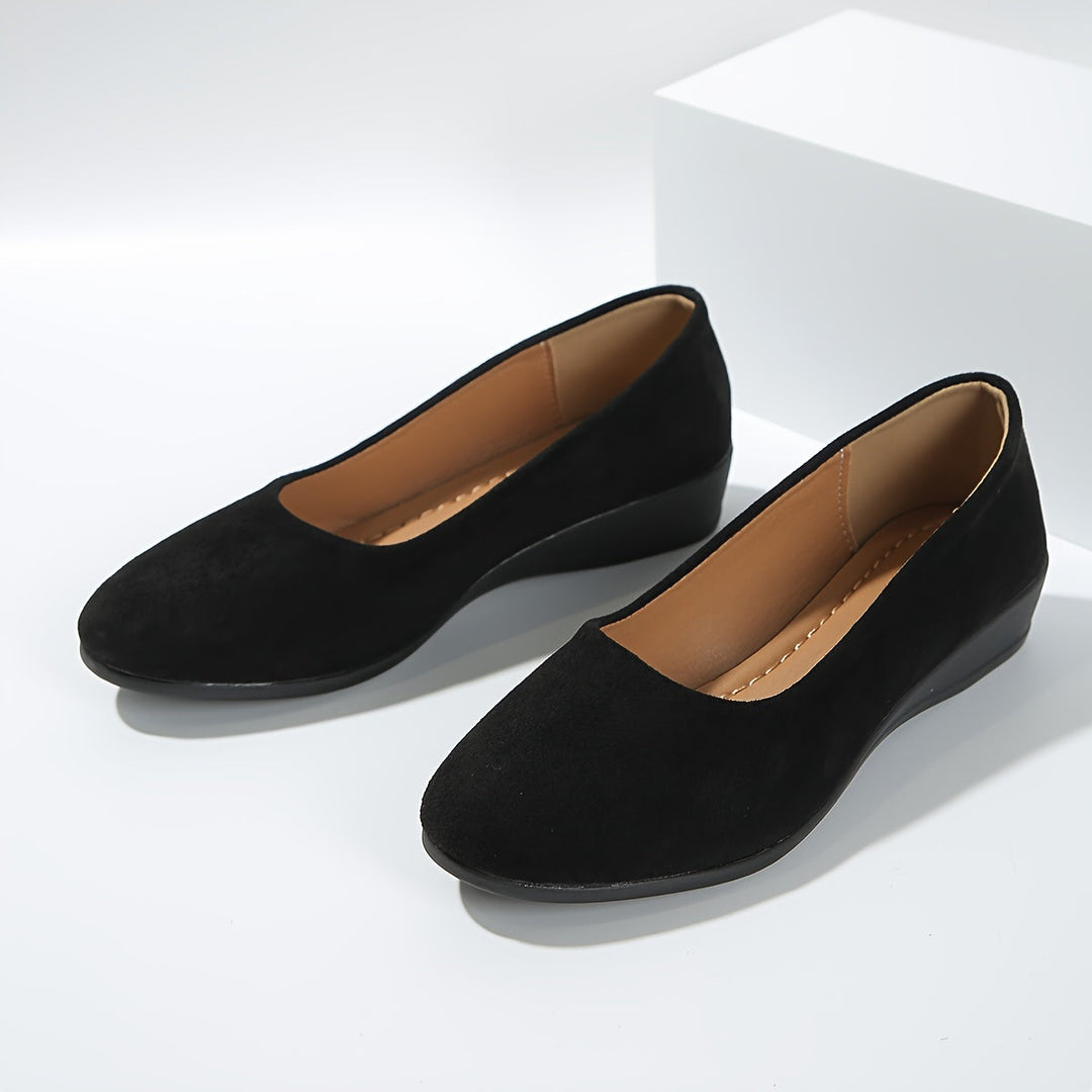 Sapatilhas de salto cunha para mulher, sinónimo de conforto, elegância e versatilidade na moda.