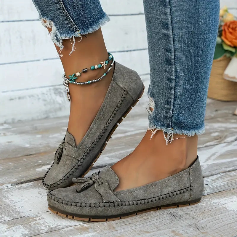 Mocassim feminino Elisa, estilo atemporal e design moderno para seus pés.