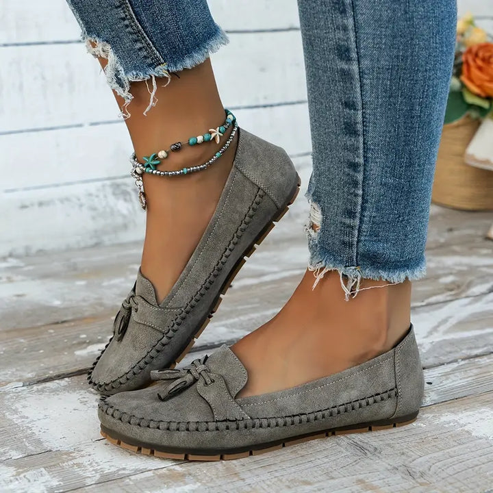 Mocassim feminino Elisa, estilo atemporal e design moderno para seus pés.