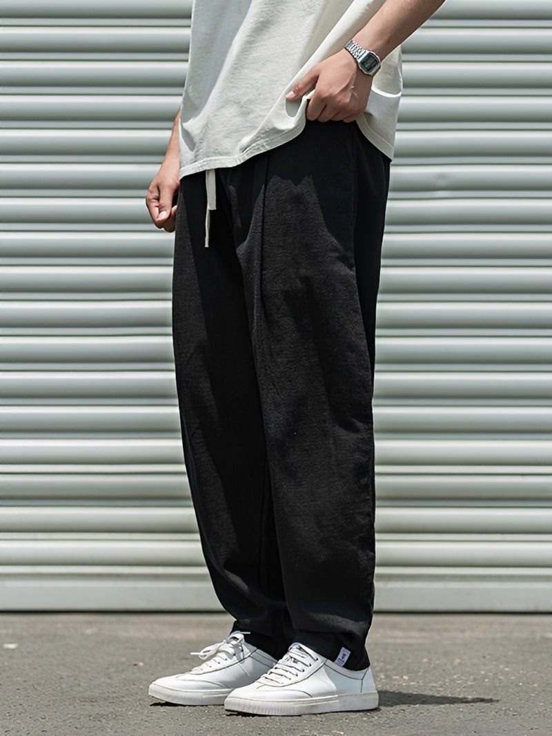 Calça masculina reta larga, perfeita para conforto casual no verão. Roupa solta masculina versátil para o dia a dia.