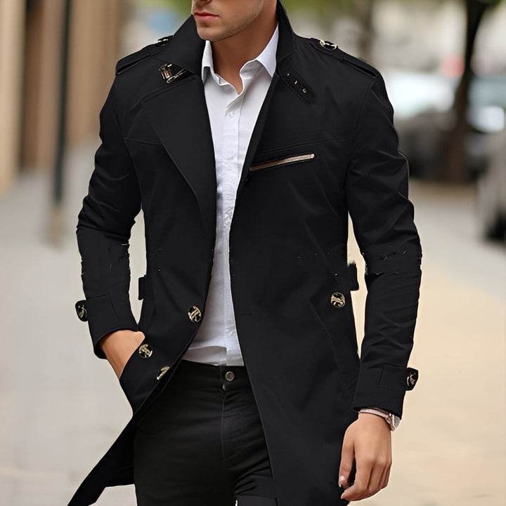 Trench coat masculino elegante com gola clássica. Casaco versátil de outono/inverno, ideal para moda masculina.