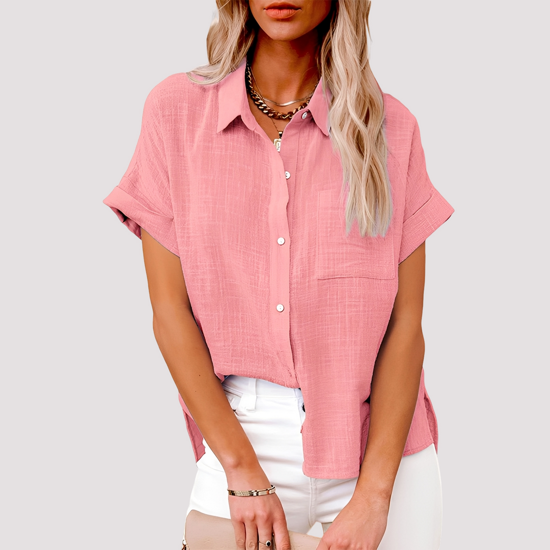 Blusa feminina confortável de manga curta com bolso, estilo casual para uso diário.