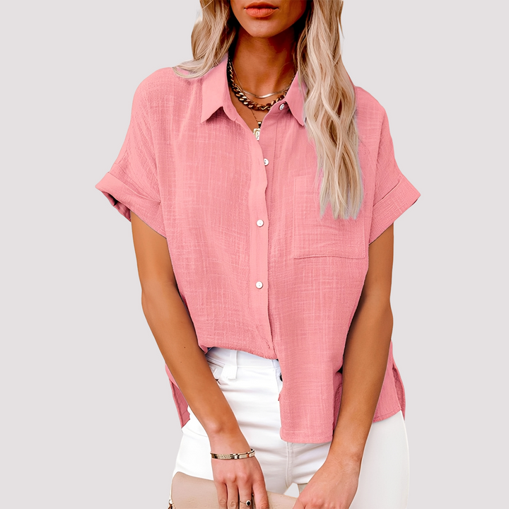Blusa feminina confortável de manga curta com bolso, estilo casual para uso diário.