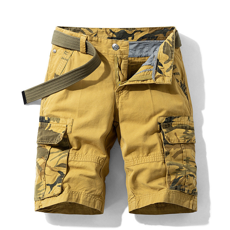 Detalhe de bermuda cargo masculina com bolsos laterais e caimento solto, ideal para conforto no verão.