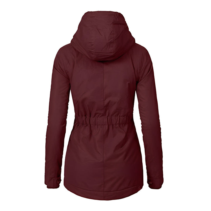 Agasalho feminino de inverno com capuz, impermeável e estiloso, perfeito para enfrentar o frio e a chuva.