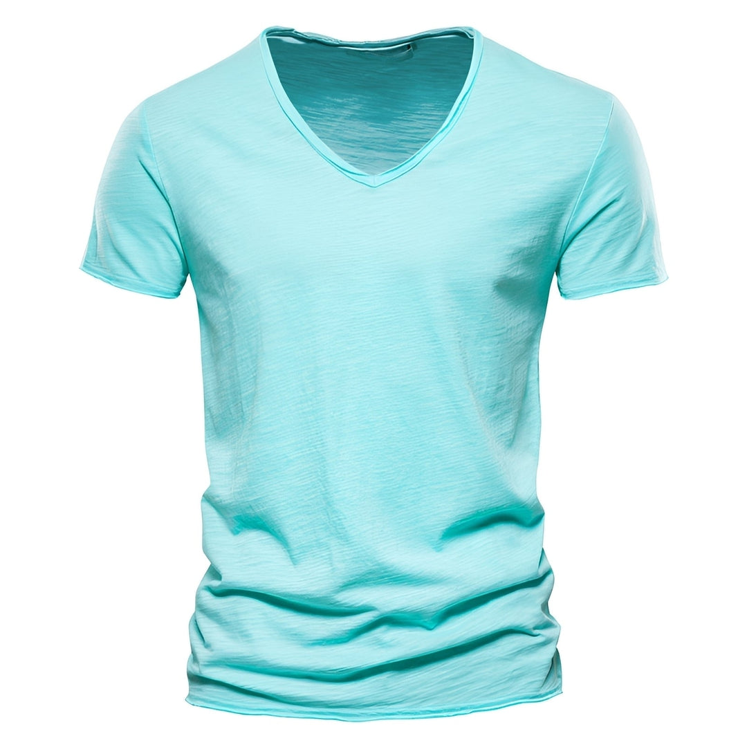 Camiseta feminina casual com decote em V, ideal para o dia a dia e verão, oferecendo conforto e estilo.