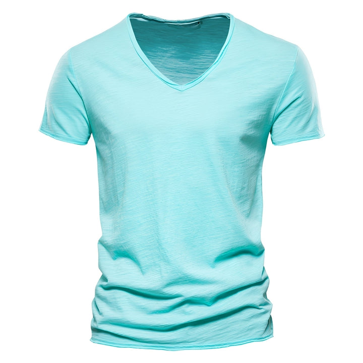 Camiseta feminina casual com decote em V, ideal para o dia a dia e verão, oferecendo conforto e estilo.