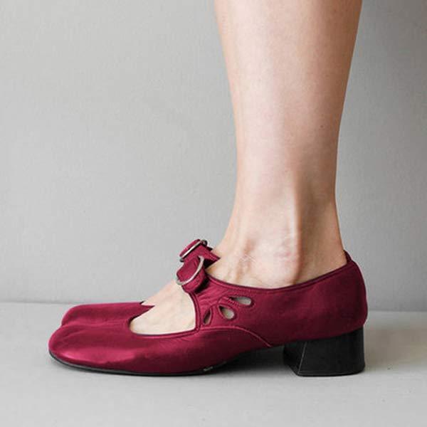 Versáteis sandálias femininas casuais com fivela ajustável, para conforto e elegância no verão.