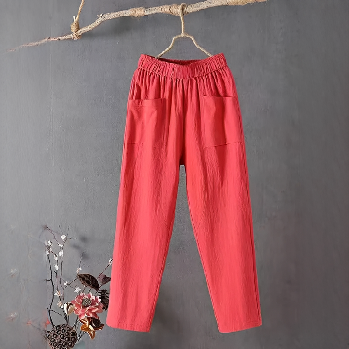Calça feminina versátil de verão, combinando elegância e conforto para moda casual e estilo descontraído.