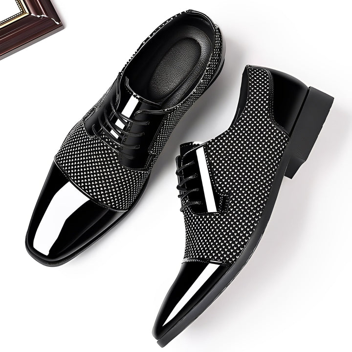 Sapato formal masculino brilhante para eventos noturnos, jantares e ocasiões que exigem elegância.