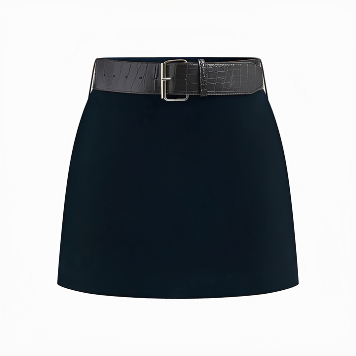 Saia mini feminina com cinto, essencial para um guarda-roupa de verão elegante e versátil.