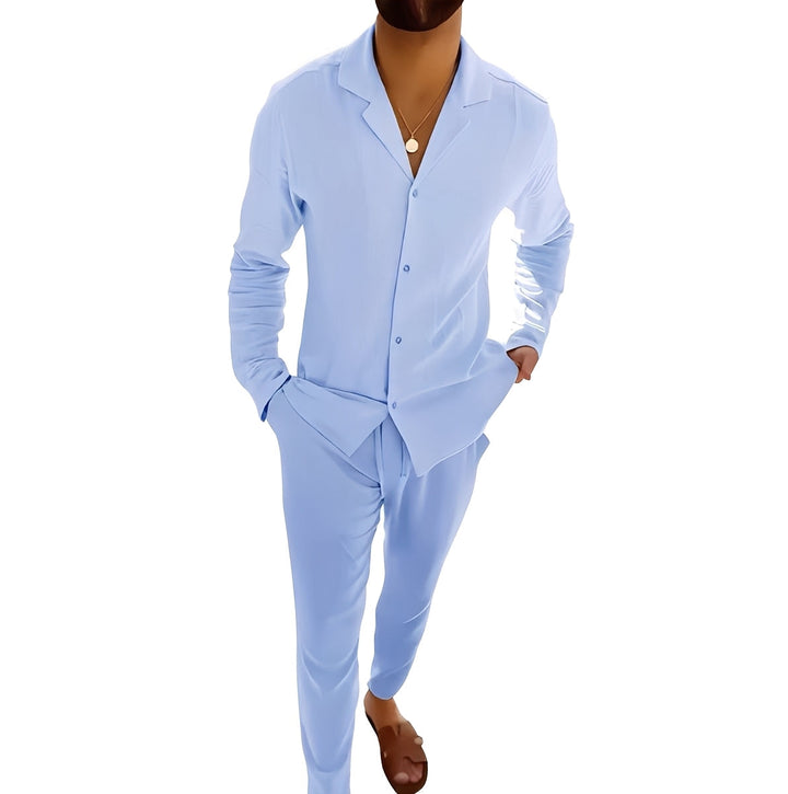 Conjunto masculino com camisa manga longa e calça leve, oferecendo conforto e estilo casual para o verão.