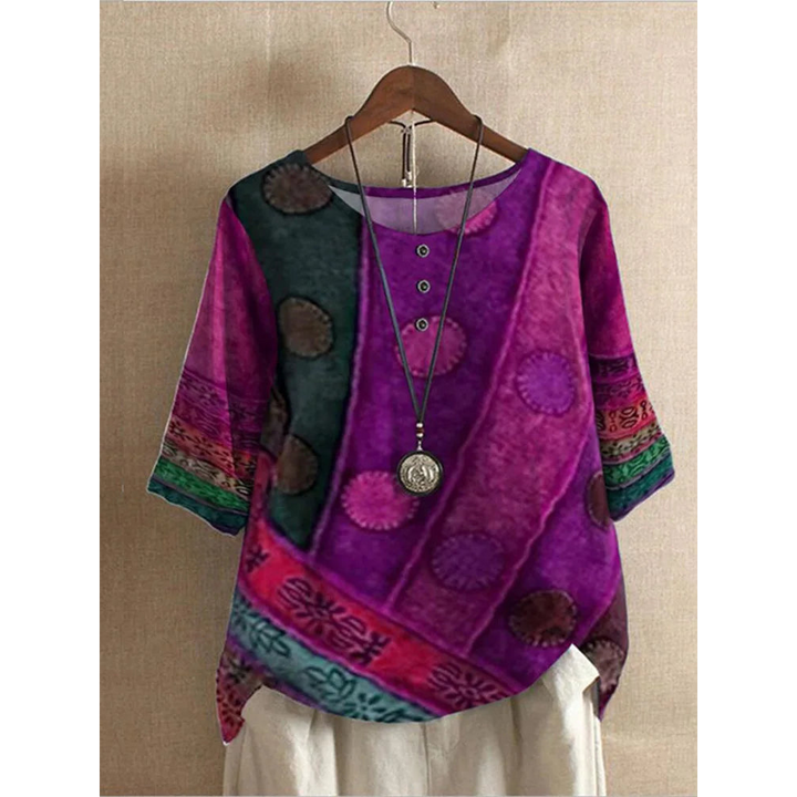 Blusa feminina boêmia Valarie com design exclusivo patchwork colorido. Blusa solta, manga curta, ideal para o verão.