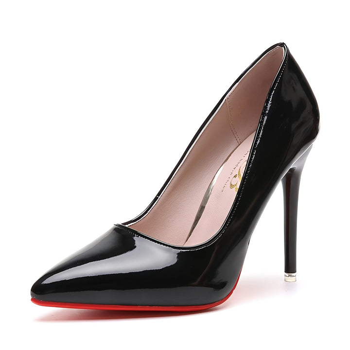 Sapato de plataforma vermelho Caroline, bico fino, ideal para festas e eventos. Moda feminina com conforto.
