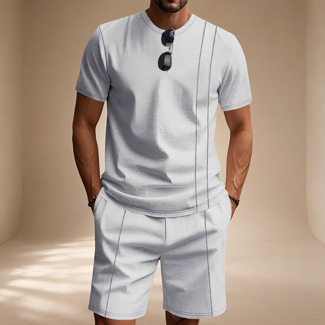 Conjunto masculino elegante para o verão. Moda casual 2 peças com shorts e camiseta para estilo e conforto.