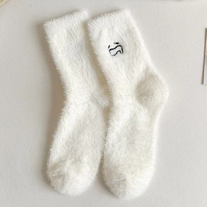 Meias de inverno femininas com textura suave e design fofo. Ótima opção de presente para conforto e estilo casual.