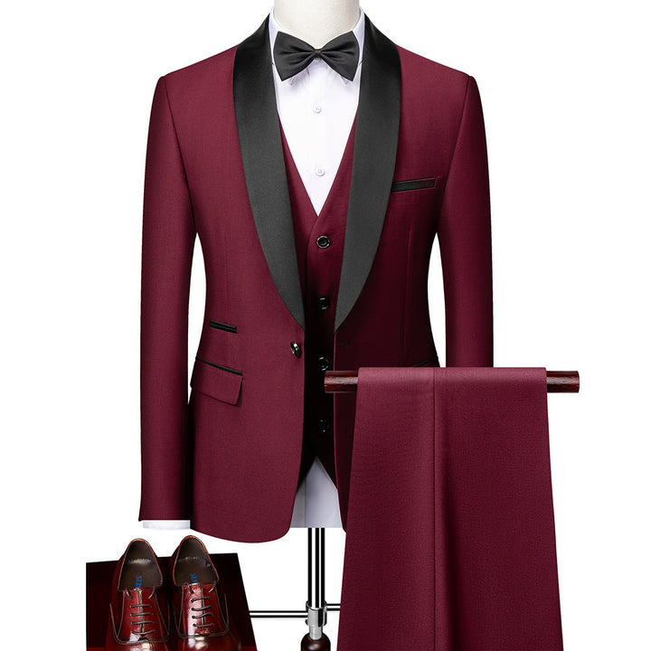 Terno formal slim-fit masculino de 3 peças, ideal para casamentos e eventos de negócios. Elegante e moderno.