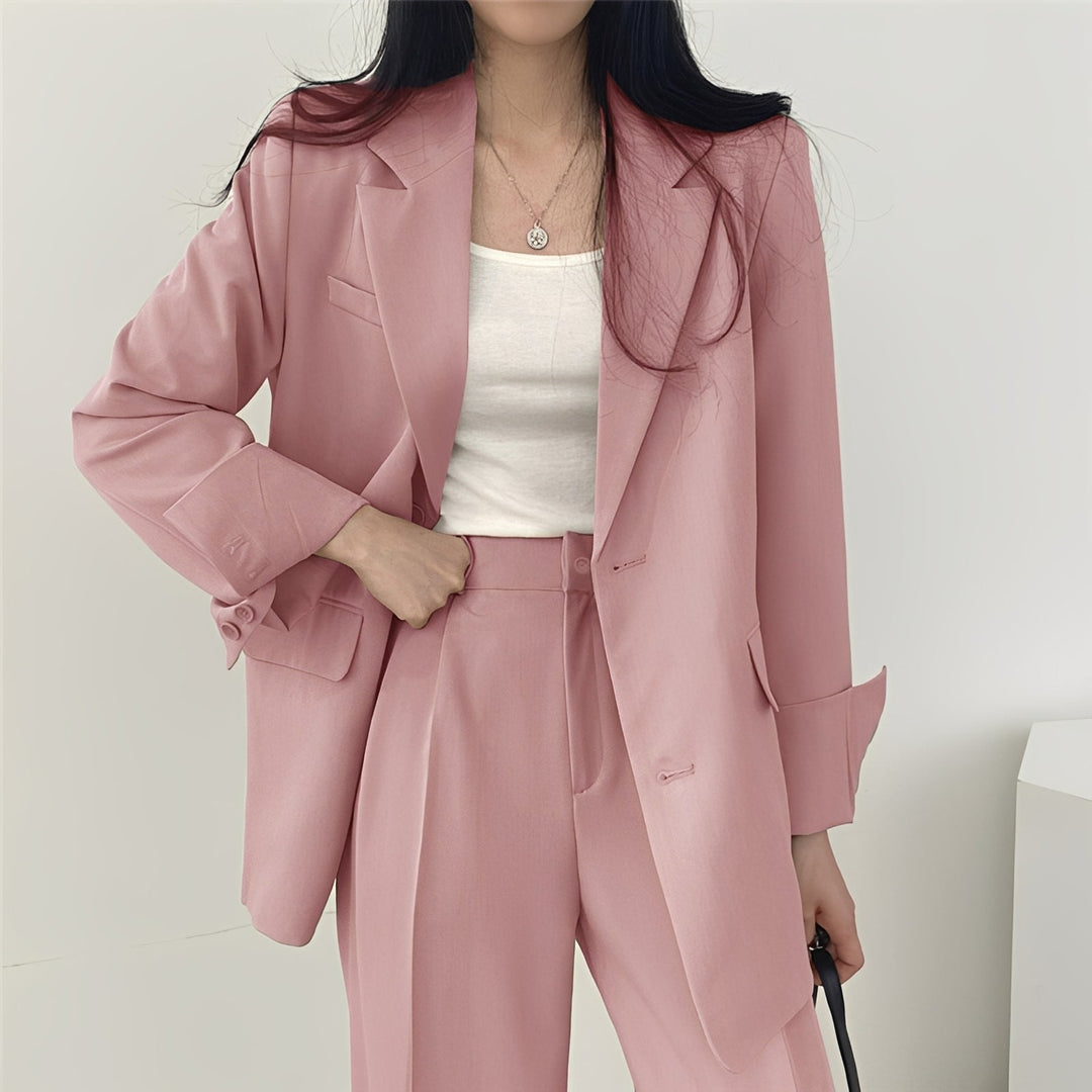 Conjunto primavera verão Betty: roupa feminina confortável e elegante com blazer e calça social.