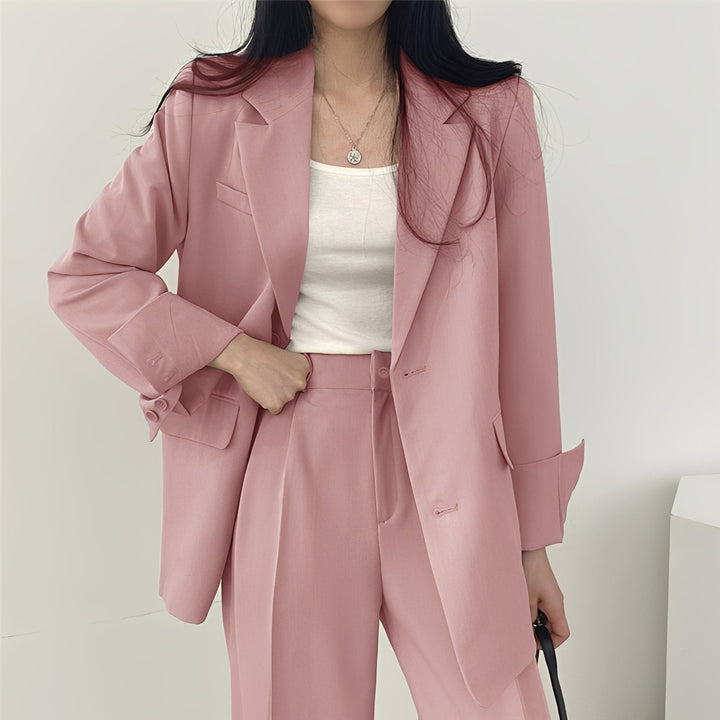 Conjunto primavera verão Betty: roupa feminina confortável e elegante com blazer e calça social.