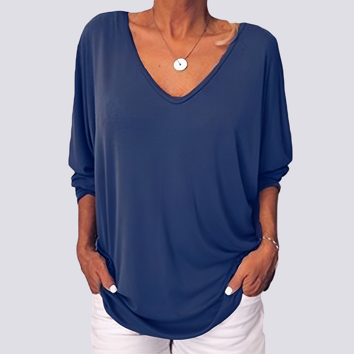 Top feminino plus size com detalhe abotoado nas costas, ideal para moda elegante e confortável de verão.