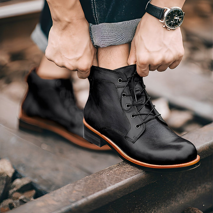Botas Martin Chester masculinas, design retro, oferecem conforto duradouro para uso casual. Ideal para moda masculina.