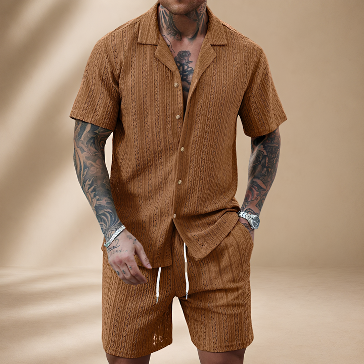 Tendência masculina: conjunto casual relaxado. Recortes modernos, ideal para estilo e conforto diário na moda verão.