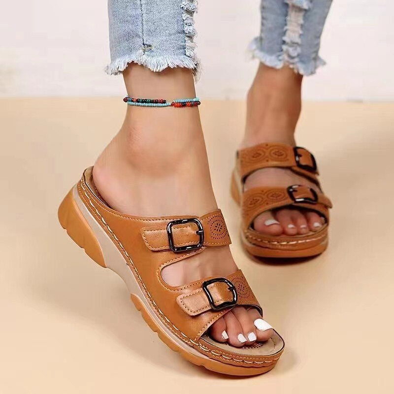 Sandálias de verão femininas com apoio ergonómico e fivelas ajustáveis, oferecendo conforto superior e estilo casual.